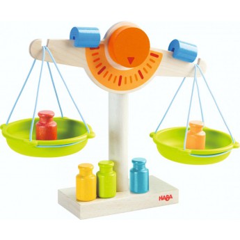 Dřevěná váha se závažím